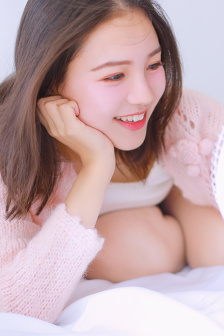 双杠分腿坐前进